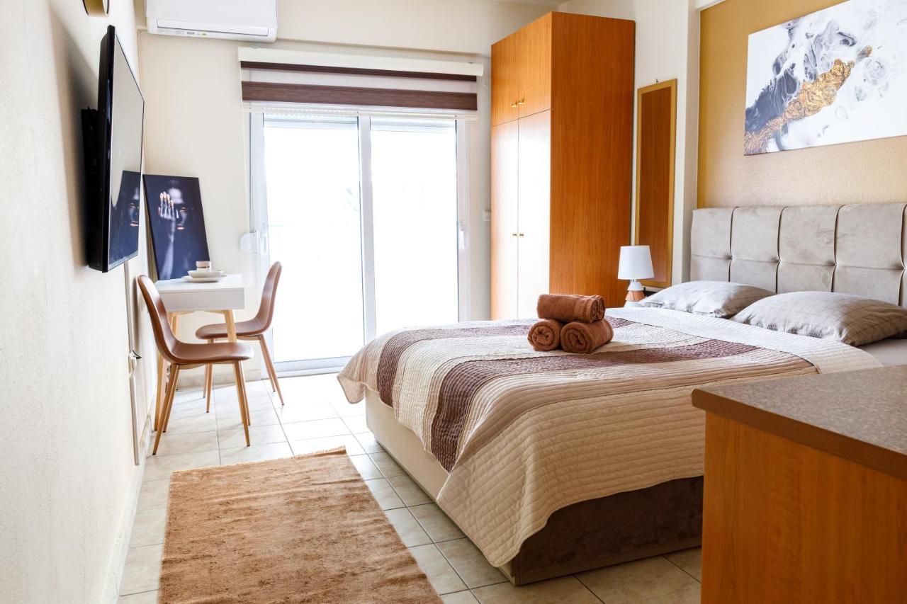 Blaze Studios & Apartments ซานธี ภายนอก รูปภาพ