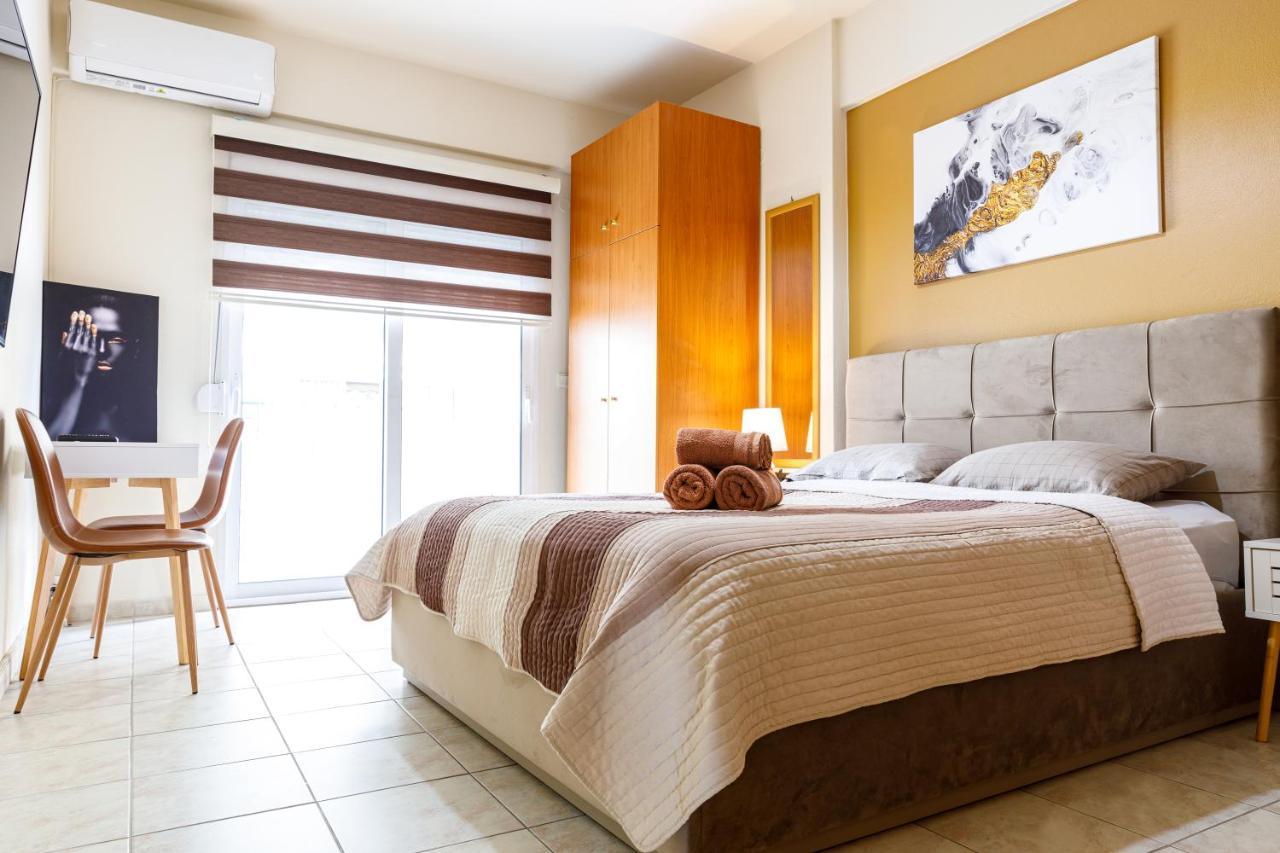 Blaze Studios & Apartments ซานธี ภายนอก รูปภาพ