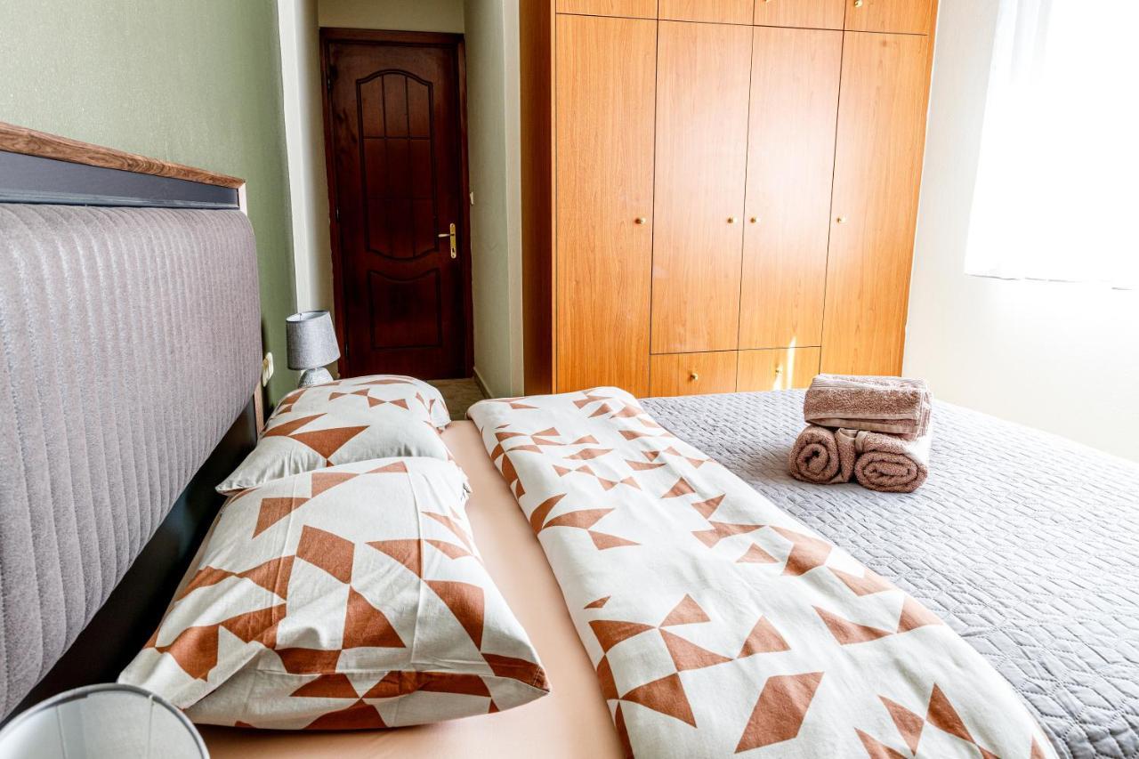 Blaze Studios & Apartments ซานธี ภายนอก รูปภาพ
