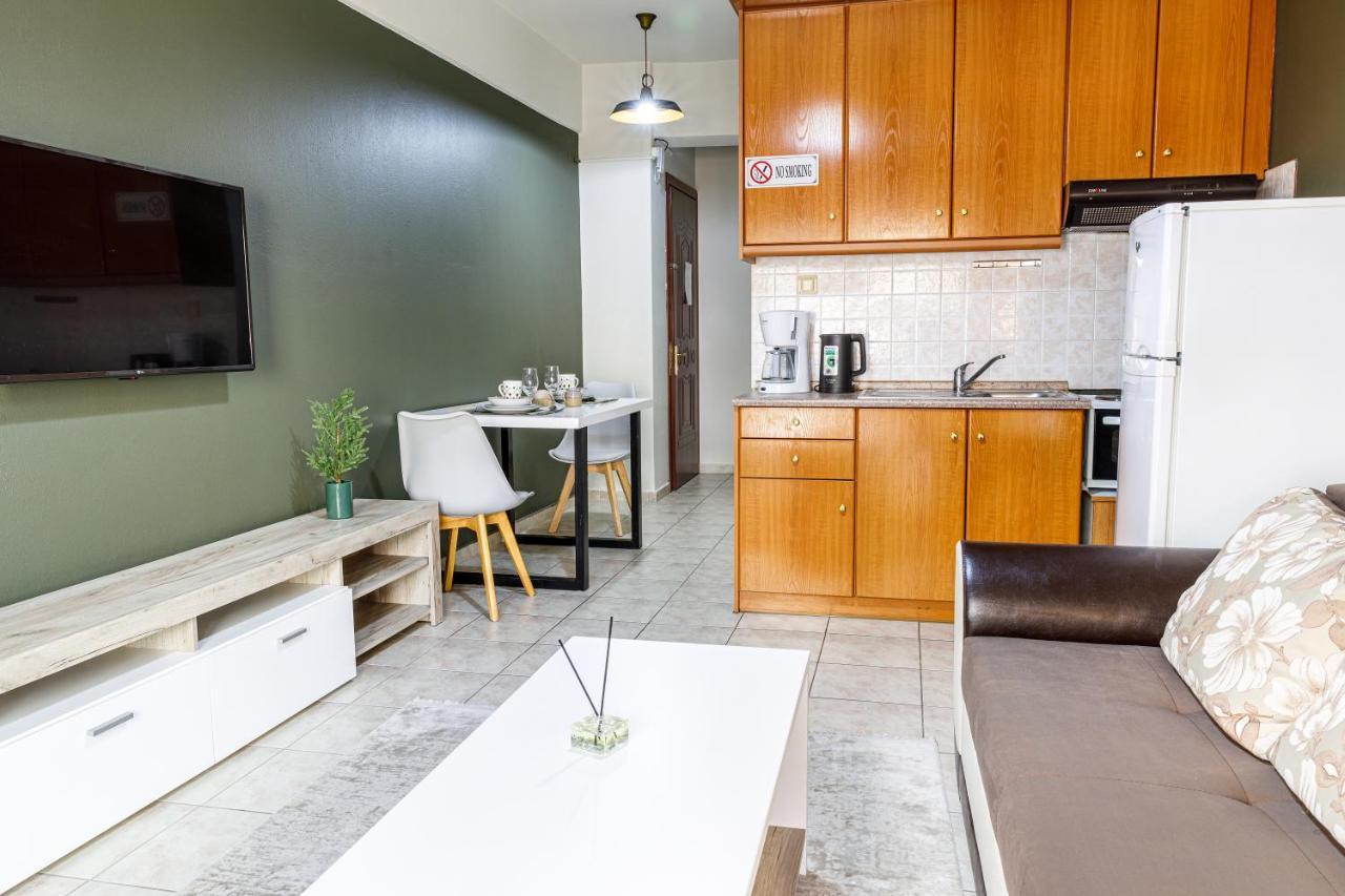 Blaze Studios & Apartments ซานธี ภายนอก รูปภาพ