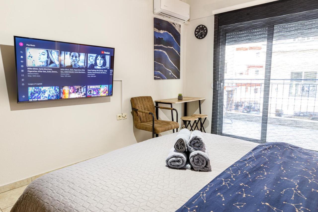Blaze Studios & Apartments ซานธี ภายนอก รูปภาพ