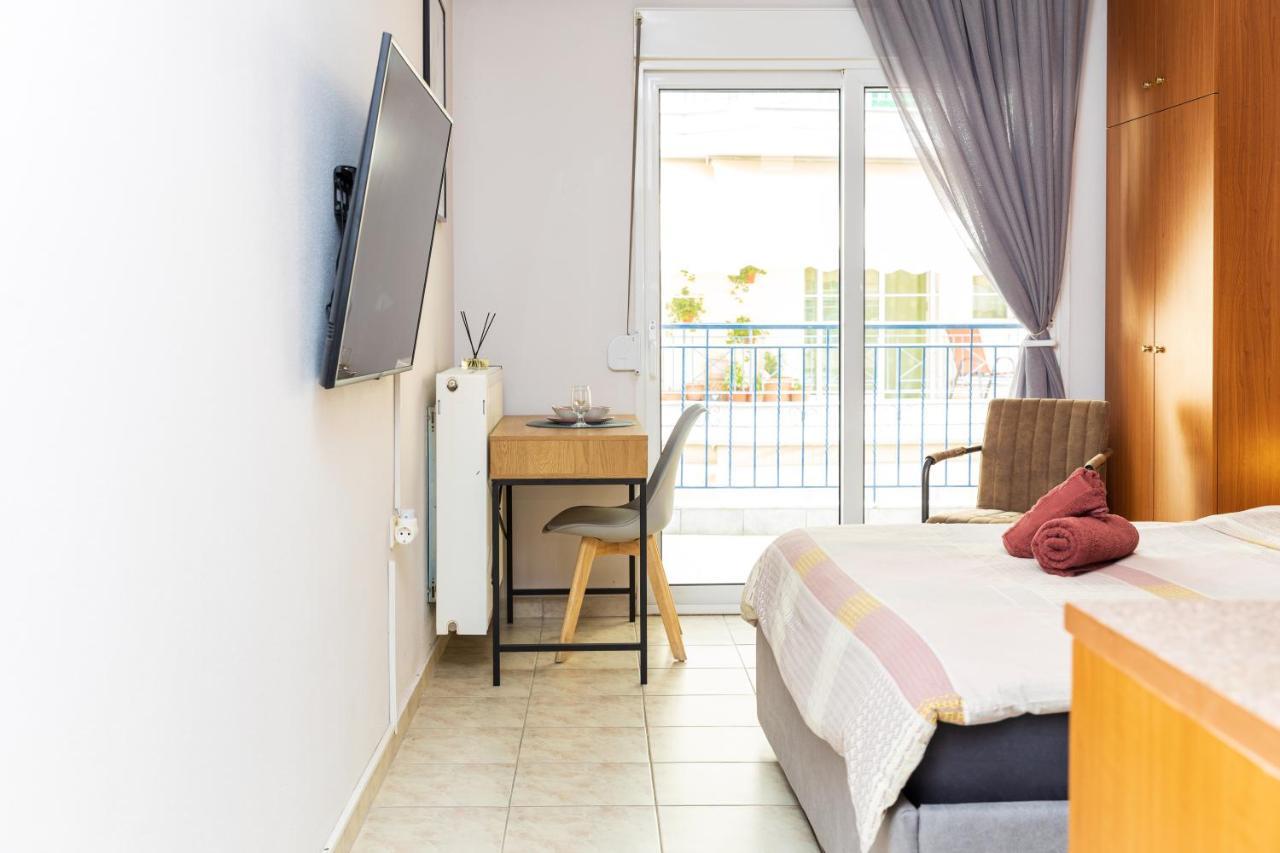Blaze Studios & Apartments ซานธี ภายนอก รูปภาพ