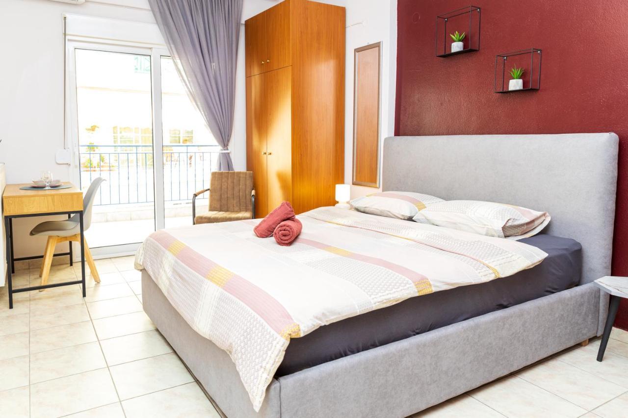 Blaze Studios & Apartments ซานธี ภายนอก รูปภาพ